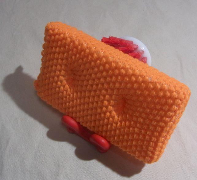 スポンジも置ける...というけど、この状態でブラシは使いづらいンでは?