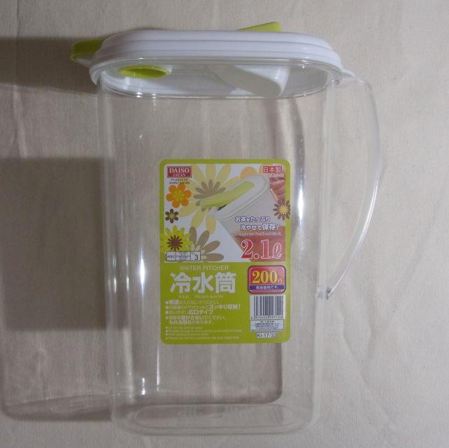 ドアポケットにも入れようとすれば入る形状。