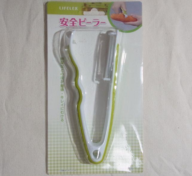 「安全ピーラー」。たしかにオモシロい形している。