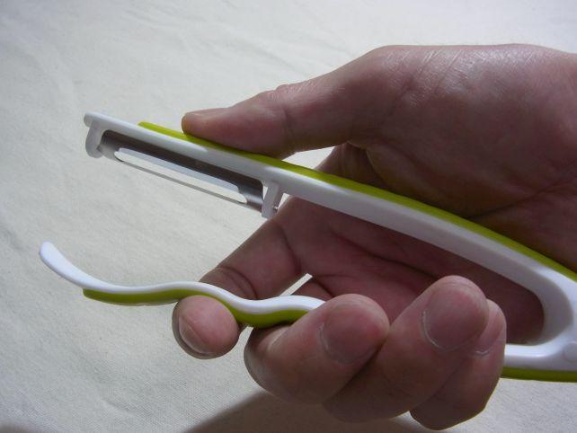 形状的にこう持つよね?