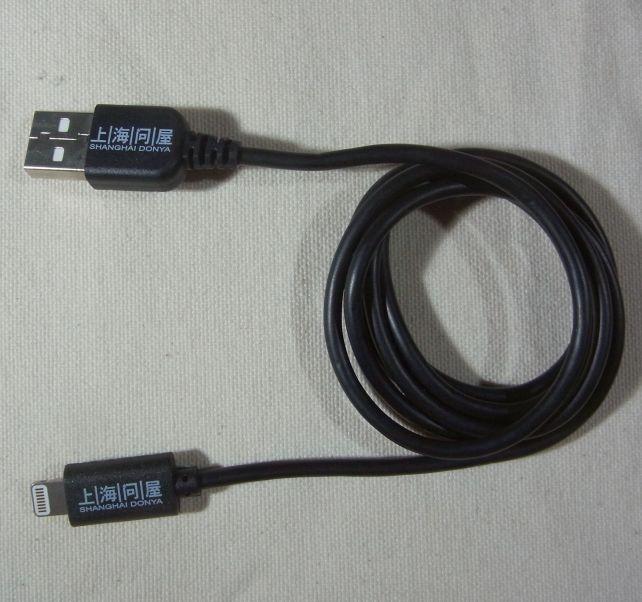 選択した色は当然ブラック。他にグリーンやピンク、オレンジ、イエロー、ブルーとホワイトあり。