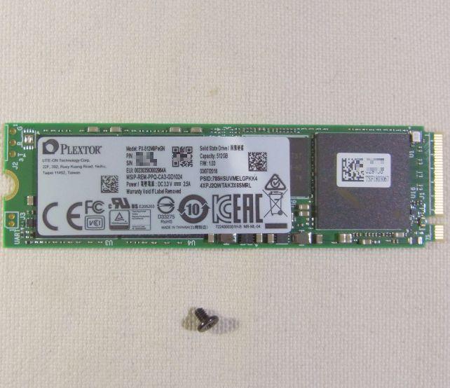 パッケージの中身は本体と固定用のネジだけ