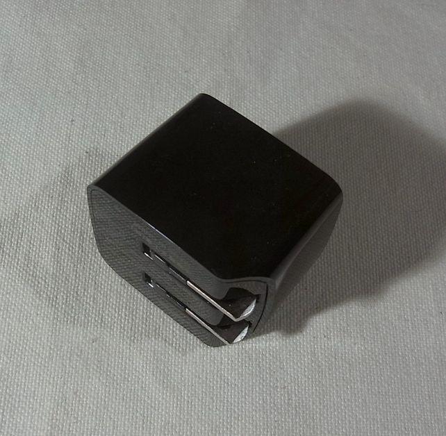 コンセントの「足」はたためる。