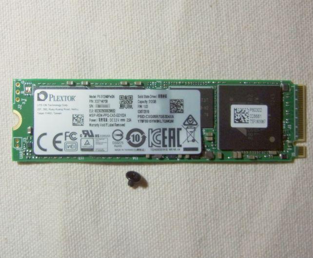 中身的にはおんなじ。本体と取付ネジだけ。