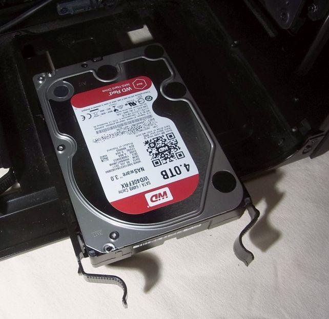 ケースの底辺に差し込むだけで結線終了!