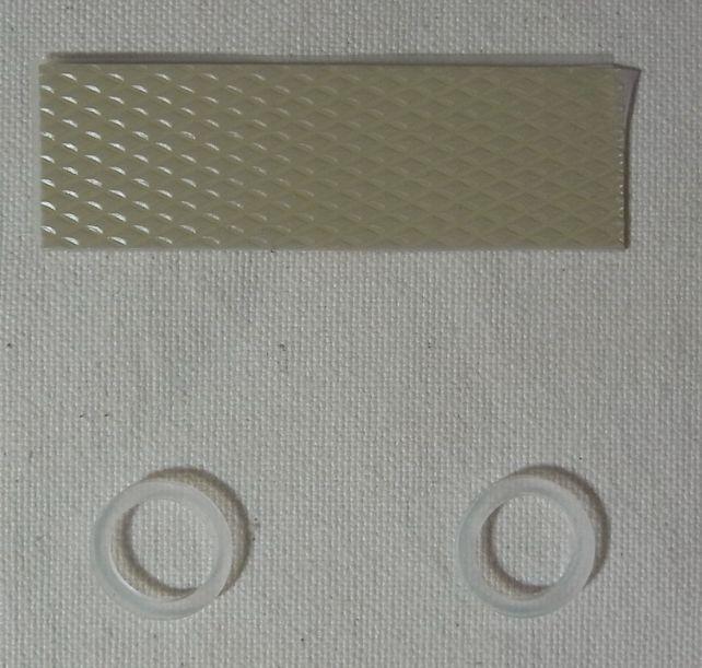 内容物としては超低硬度放熱シリコーンパッドとシリコーンゴムリング×2