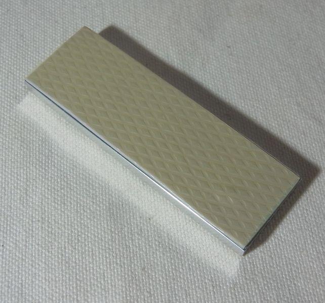 さすが同じ会社の製品、HT-13と大きさピッタリ!