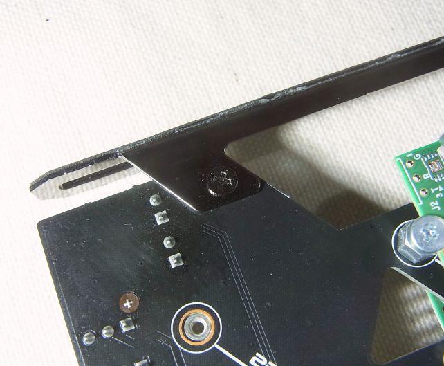 レールはしっかりとネジ留め