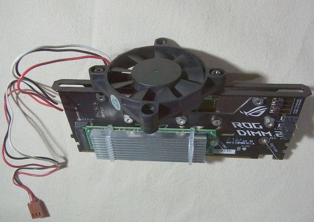 こんな感じでSSDの付いている方に偏心して取り付け