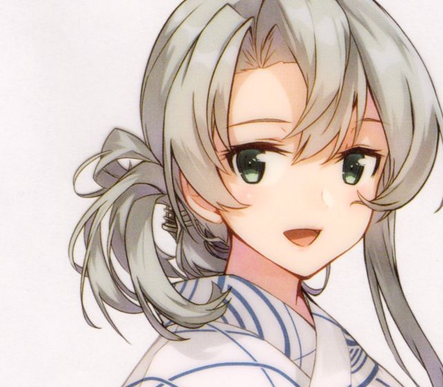 束ねた銀髪が綺麗...