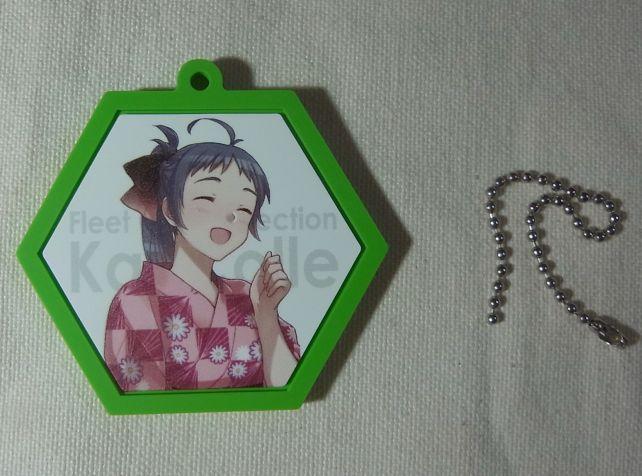 それを傷つけないよう、チェーンは中紙で分けられて封入されている。