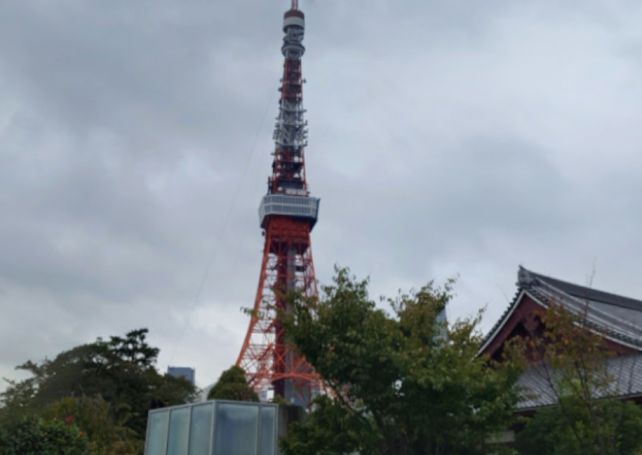 左コントローラの上の球を右でトリガーすると、ストリートビューに