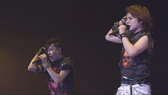 なんかアイメイクも濃いし...街で会ったら避けるタイプw