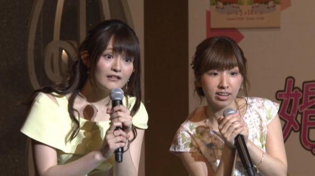 会場に学ラン着た高校生を見つけ、コーフンする?二人。