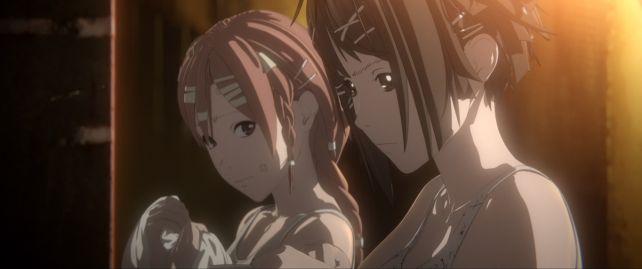 装備を外すづるとタエ(左)