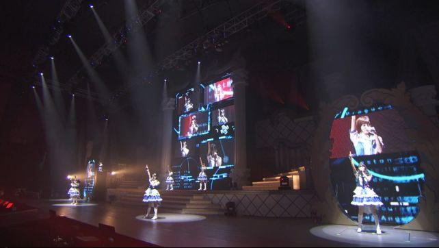 スクリーンにメンバーがちりばめられることも