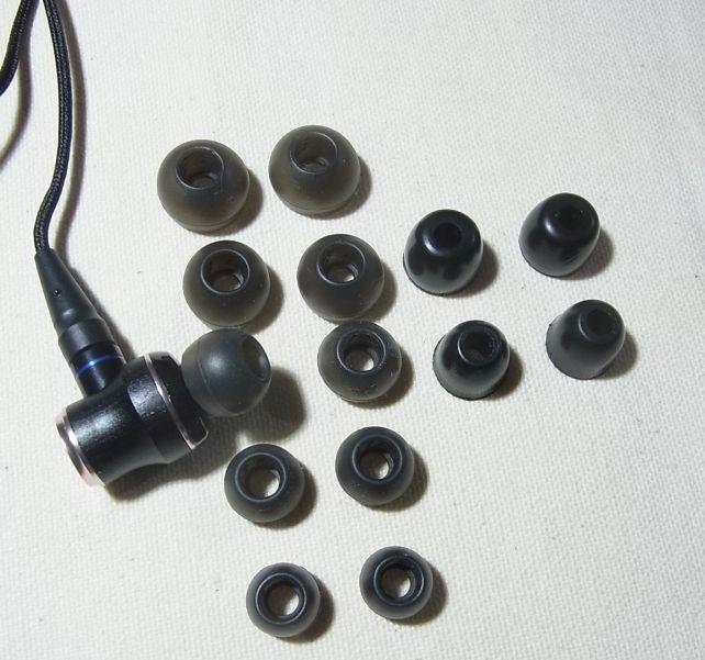 シリコン系はSMLの3種に加えて、要望が高かったという中間サイズも添付