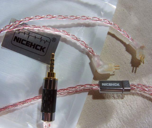 コネクタはブラ製