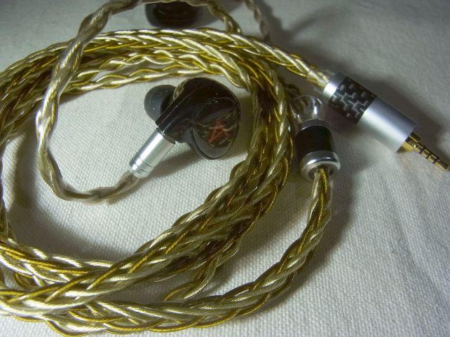 ちょっとバランス的にケーブルが「重い」?