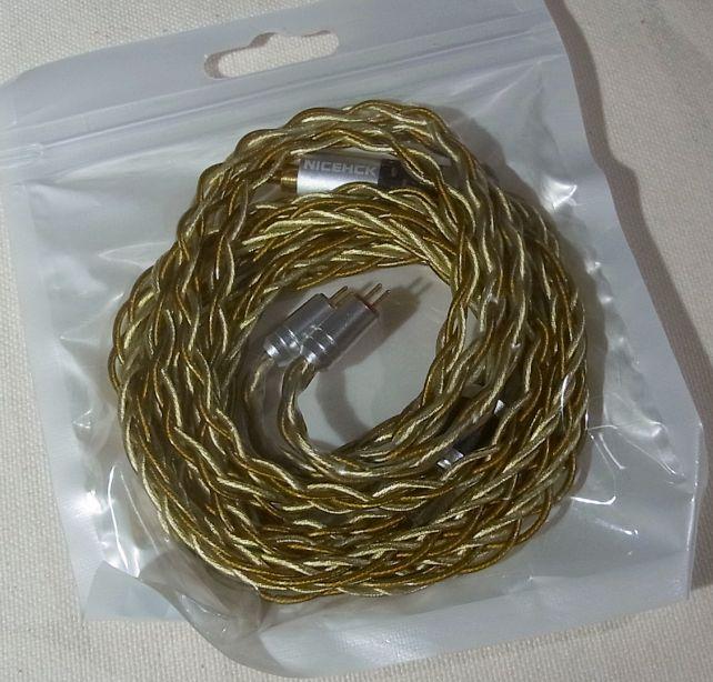 相変わらず、素っ気ない包装。