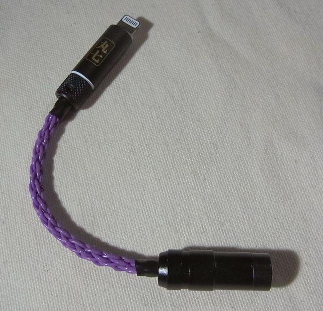 「丸七」のブランド名とケーブル色が主張が激しいw