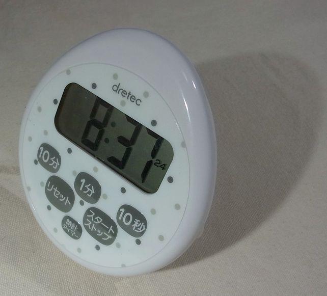 立てて使える時計としても...