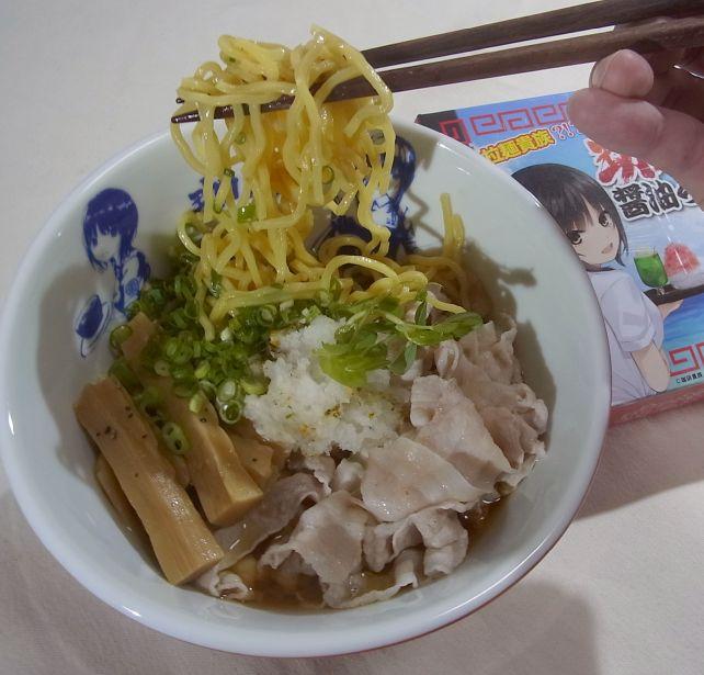 麺がしっかりと主張する「ちぢれ」は大根おろしじ締めた肉そばに。