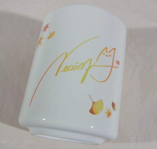 逆サイドには猫好きなnecömi先生の猫をあしらったサインが...