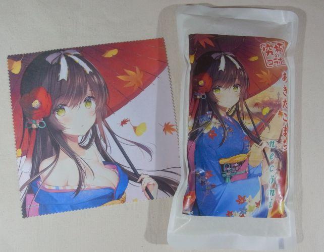 タペストリーと同柄の米袋と比べると...エ○い