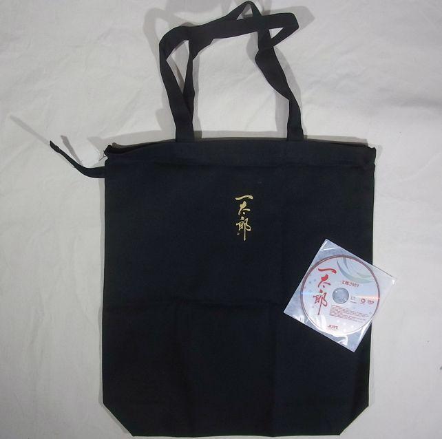 広げるとこんな感じ-大きさ比較にDVD置いてみた-