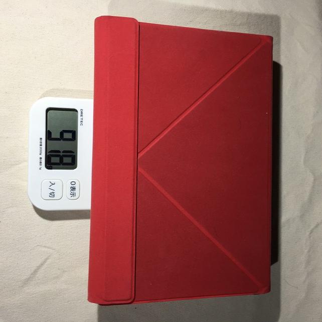 カバー込だと918gとさほどに軽いわけではない。