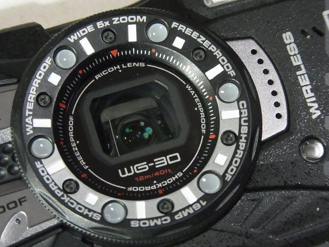 レンズ保護と対象物との最小極確保のために...