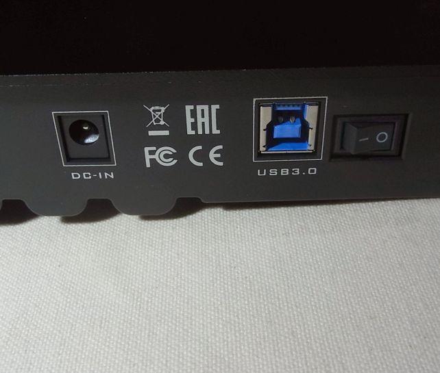 この外部端子軍がある部分が引出しになっている