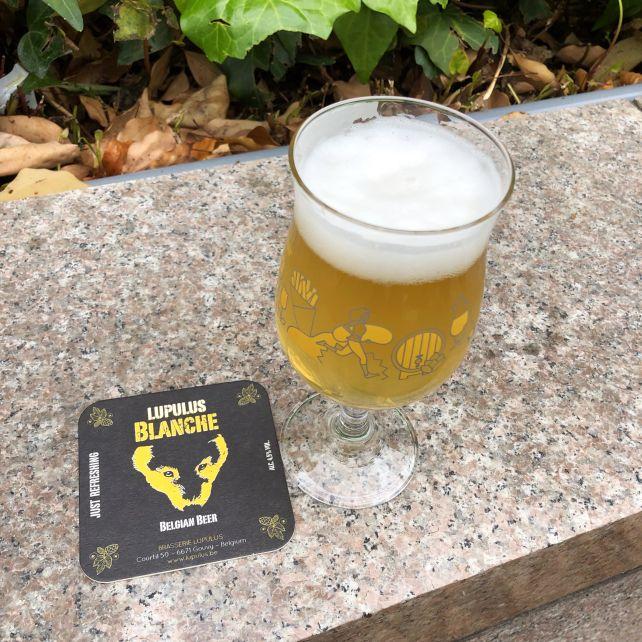 最初に飲んだホワイト、Lupulus blanche。コリアンダーの香りと比較的強い苦みが良かったっす。