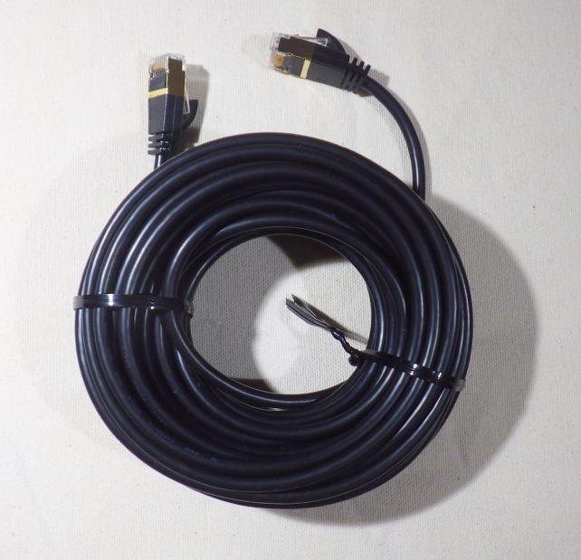 10m長のカテ7ケーブル。丸まった状態での販売だが、クセはない。