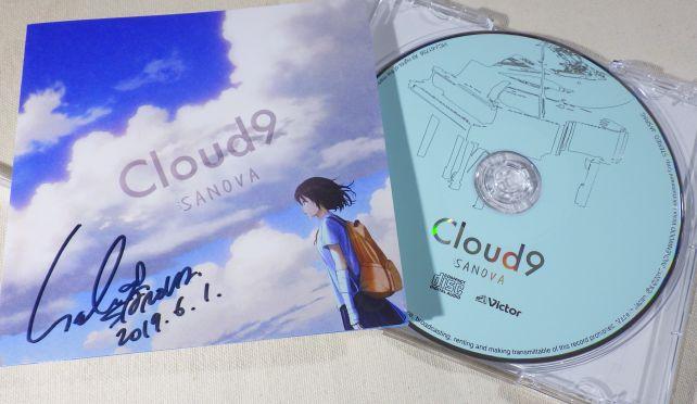 1stのジャケットは青空とモクモクとした雲