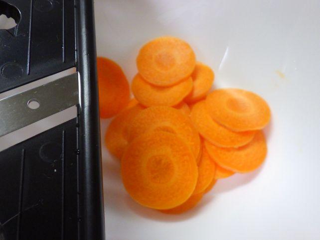 厚さは「極薄」ではなく、炒め物でも可能な厚さ