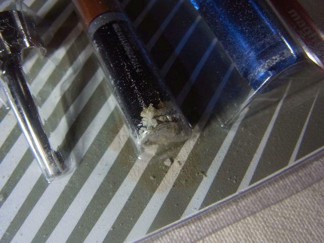 乾電池、パッケージの中で粉噴いてた