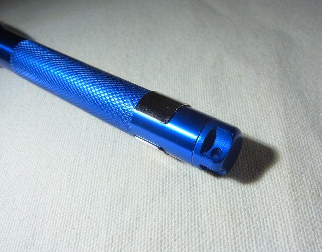 グリップエンドのストラップホールも丈夫そう