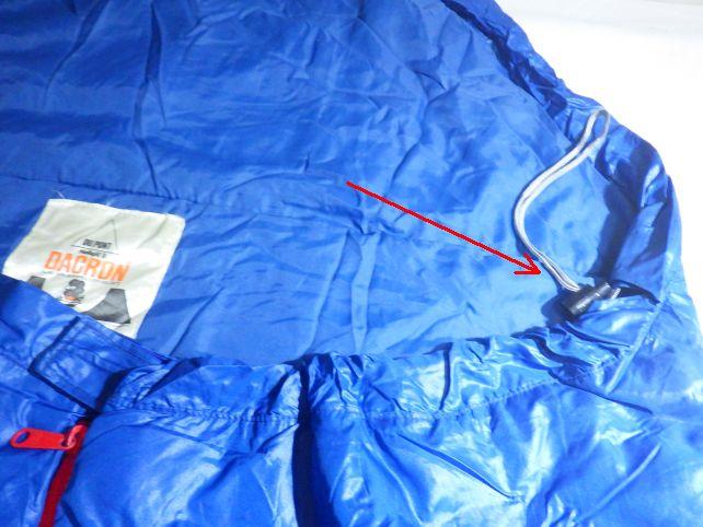 寒いときはこのひもで首の周りを絞めることも可能