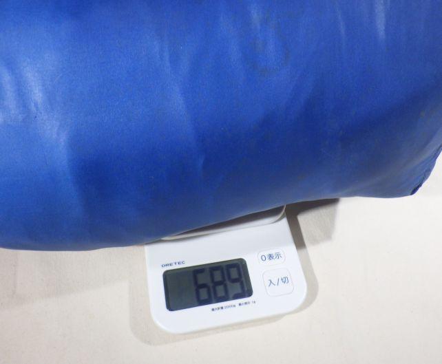 重さは700g程度で、苦にならない。