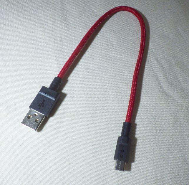 シンプルな短寸ケーブルだが、タフな感じはする