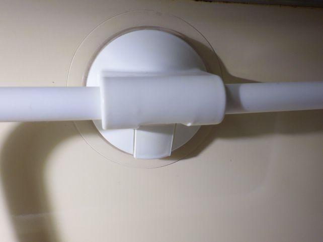 こんな感じで吸着。引っ張っても外れなくなった。