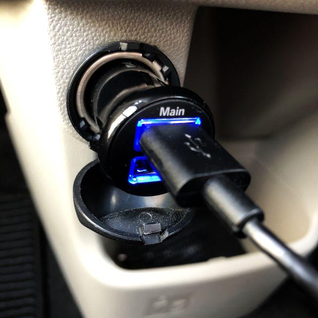 ブルーのイルミは結構目立つ