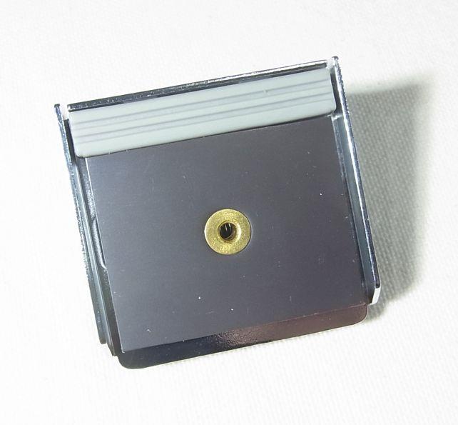 裏側にはゴムのすべり止めが付いていてずり落ち防止となっている