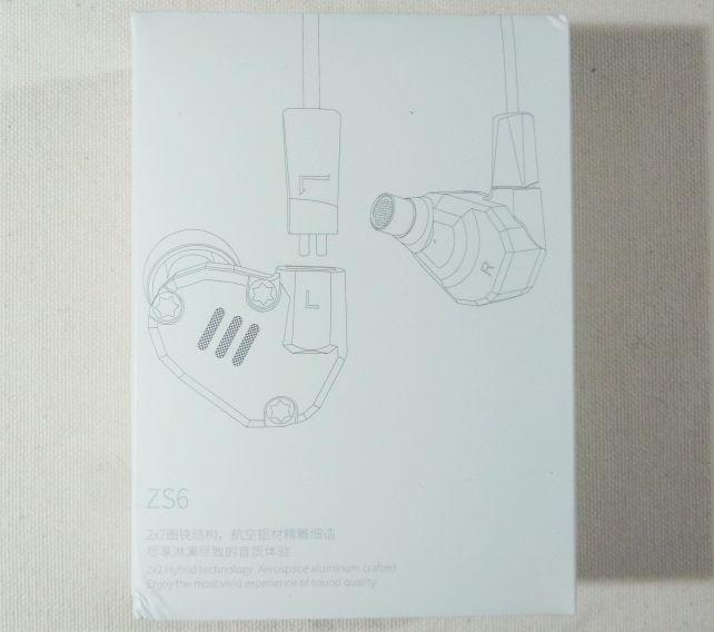 真っ白な紙箱に線画でイヤホンが描かれただけというシンプルなパッケージ