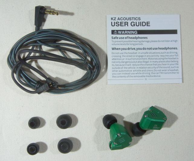 ポーチやクリップなどは付属しないシンプルな添付物