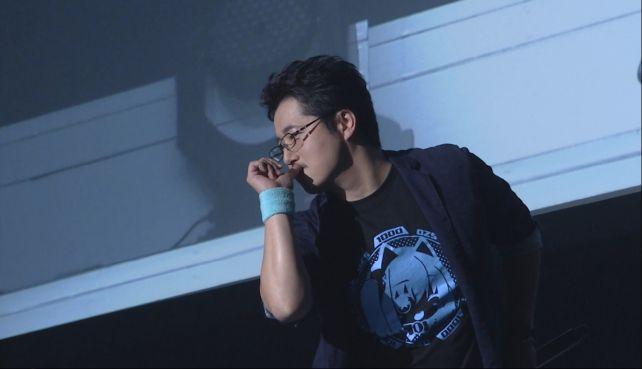 「マスターの心がFEVER!?稔のキュートなポーズ披露」できゅーと♡なポーズをとらされるみのる