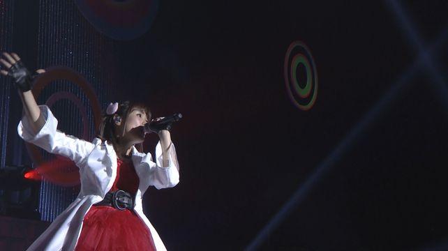 白衣(マッドサイエンティストなので)を着て歌うまいまいはハードな曲が多い