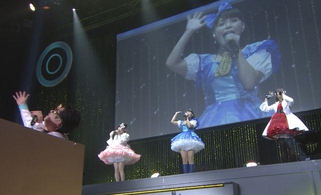 キャスターAも壇上でラップを入れる